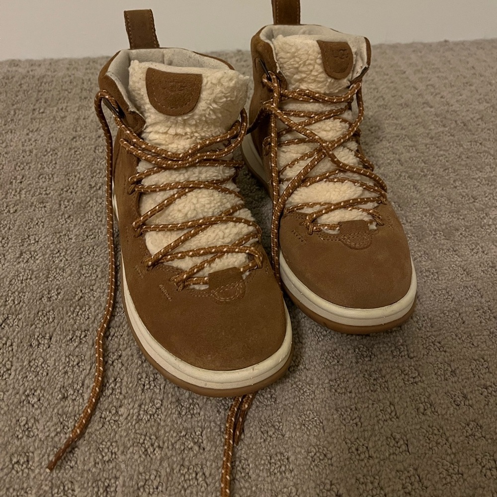 UGG Boot Sz 6 Brown/Creme